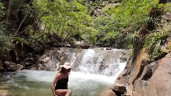 Preview 3 of X Vduos - Sensual latina,  Lilyan en el r&iacute_o nuevamente