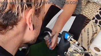 Preview 3 of Sister And Little Brother 3d - (erros de grava&ccedil_&atilde_o)Mirella Mansur faz tatuagem paga com xerecard,  Alem&atilde_o Tatuador do Casal Strong da Praia Grande