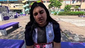Preview 2 of Www Pink World Com - Follando a hincha de club peruano cerca al Matute (as&iacute_ celebra los goles)