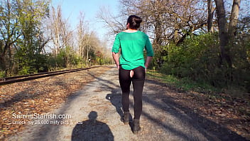 Preview 3 of Rosario Gallardo - Oblivious milf in ripped leggings
