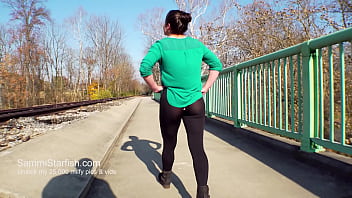Preview 1 of Rosario Gallardo - Oblivious milf in ripped leggings