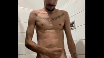 Preview 3 of You Teyp - Tomando banho de pica dura