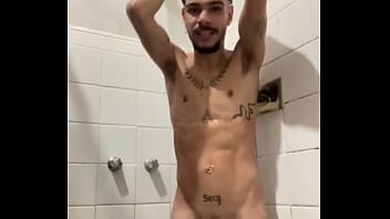 Preview 1 of You Teyp - Tomando banho de pica dura