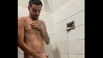 Preview 4 of You Teyp - Tomando banho de pica dura
