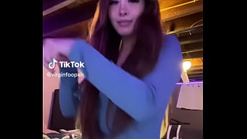 Preview 2 of Yangs Grilsxxx - Tik Tok pagando peitinho
