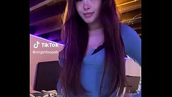 Preview 1 of Yangs Grilsxxx - Tik Tok pagando peitinho