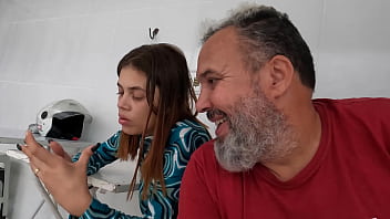 Preview 1 of Www Xnxx Bollywood Movies - Cheguei na hora da gozada e fui at&eacute_ o banho da BBW
