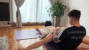 Preview 3 of Womun Big - Me follo por el culo a la profesora de yoga | JesyFux