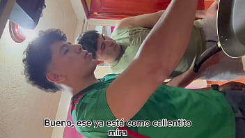Preview 1 of Sunny Lione Faking Hard - Sabe cocinar y tambi&eacute_n sabe menear ese culito