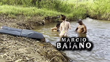 Preview 1 of Ziw Huy - Sexo ao ar livre tomando banho de sol &agrave_ beira do rio botei duas gostosas pra mamar e torei as duas gozando dentro eliane furacao lorrany exotica