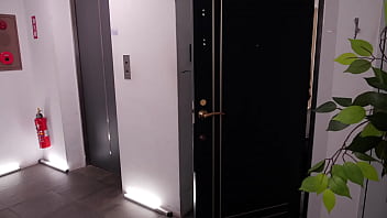 Preview 1 of B F Sexc - ホテルで働く淫乱コンシェルジュの中出し接客サービス　よしい美希