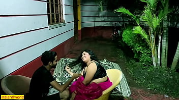 Preview 2 of Chennai Anuty Sex - Desi XXX Super-Hot Beautiful Bhabhi Outdoor Sex!!! With Clear Audio
