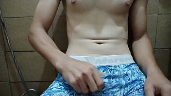 Preview 1 of Sany Lion Xx Ww Com - Esfregando no meu pau no banheiro de cuequinha