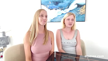 Preview 1 of Xnxxx Vido - Ersties: Musikstudentin Anna verw&ouml_hnt die blonde Sirena mit Zunge und Vibrator