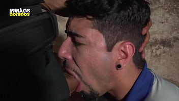 Preview 3 of 18ag Sex Com - POLICIAL GOSTOSO COMEU MEU CU