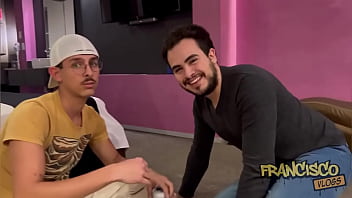 Preview 1 of Www Xxxvediocom - Jugu&eacute_ a la botella con mis amigos y acabamos cogiendo entre todos
