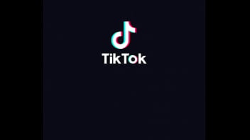Preview 3 of Dad Daughter Caught - Tik Tok pagando peitinho