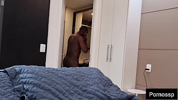 Preview 1 of Ball Pain - Ela entro escondido na meu quarto. E acabamos fodendo gostoso antes q minha mulher chegace
