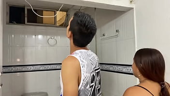 Preview 1 of Grlfand Mom - voy arrendar una habitaci&oacute_n y el chico quiere hacer un acuerdo para bajarle al pago folla mi co&ntilde_o