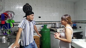 Preview 2 of Eva 36d Gaining - se me da&ntilde_a la coladera y llamo al fontanero  pero me seduce y follamos hasta tragarme su leche