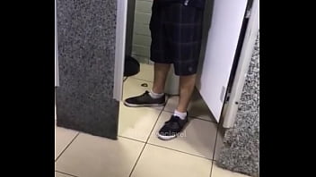 Preview 1 of Turk Kizlik Bozma - Corintiano gozando no banheiro depois do jogo