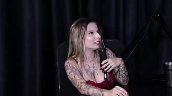 Preview 1 of Tumblr Husband Porn - Deixou de ser personal trainer para criadora de conte&uacute_do porn&ocirc_,  contou para a fam&iacute_lia e sempre foi julgada,  e se considera sexual - Thaisa Redvelvet (WATCH ON: SHEER/RED)