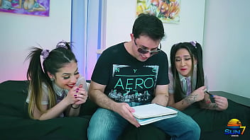 Preview 1 of Titty Fuck Cum - Duas universitarias que fodem com o professor pra passar de ano - Completo no XVRED