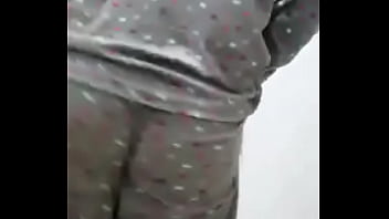 Preview 4 of Annina Ucatis Pussy Licking - SE FILTRA VIDEO CASERO DE MILF TETONA EN PIJAMA