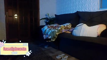Preview 2 of Sex Man Or Man - safada divide o sof&aacute_ com dotado! dotado veio passar final de semana em sua casa,  e ela tramou para que tivessem que dividir o sof&aacute_