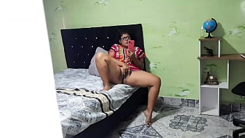Preview 2 of Ise Praflam - Grabo a mi madrastra mientras se masturba viendo porno
