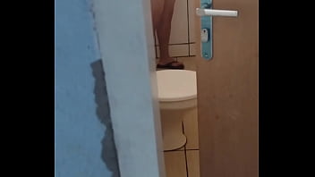 Preview 2 of Wif And Husband - Eu vi ele tomando banho...