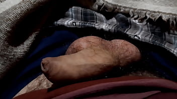 Preview 1 of Youmg Ffm - Levantando el pene con un buen prepucio