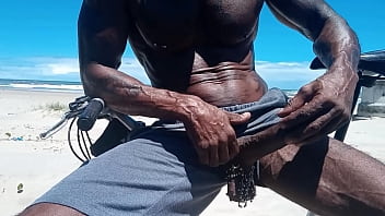 Preview 3 of Xxx Video 90 Sal - DOTADO PUNHETANDO NA PRAIA