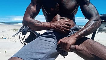 Preview 1 of Xxx Video 90 Sal - DOTADO PUNHETANDO NA PRAIA