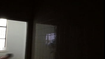 Preview 2 of Very Meri - Flagrei ela dando pro comedor na sala com os vizinhos passando e ouvindo seus gritos de tes&atilde_o no pau do novinho