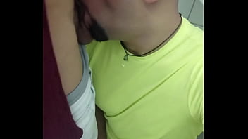 Preview 2 of Kryztel Red - Mlk Pauzudo empurrando na minha boca,  banheiro lotado e eu s&oacute_ pensando em mamar