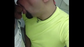 Preview 3 of Kryztel Red - Mlk Pauzudo empurrando na minha boca,  banheiro lotado e eu s&oacute_ pensando em mamar