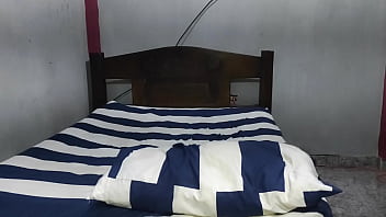 Preview 1 of Oldje Sex - Mi madrastra entra en mi cuarto para que le de un buen masaje luego ella comienza agarrarme la polla y termino follandomela asi como a ella le gusta sin que nadie se entere