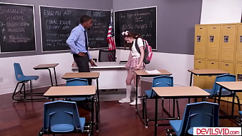 Preview 1 of 22 Yers Old Sex Full Move - College teen fucked by black instructor