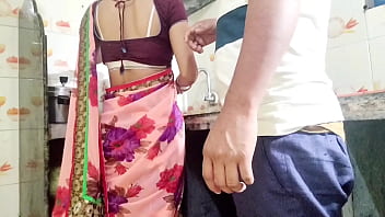 Preview 1 of Twins Hot - देसी भाभी बर्तन धो रही थी तभी उसका देवर आया और बोला की भाभी आपका चूत चाहिए दोगे क्या।हिंदी ऑडियो।