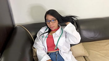 Preview 1 of Mother Sex Her Son Xxx - Hermosa Madrastra Doctora debe de Ayudar a su Hijastro con su Ereccion