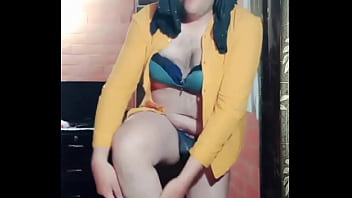 Preview 2 of Mom And Sun Sexy Videos Night - Crossdresser latina Liseth hace baile erotico,  enloquece,  se desnuda y eyacula