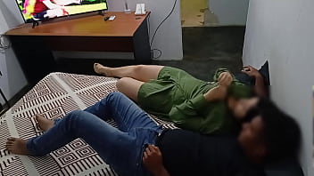 Preview 1 of Dog Xxx Sex - Increible veo peliculas con mi cachonda amiga terminamos follando despues de ver su ropa interior,  estaba en vestido y tacones lista pa recivir una buena cojida