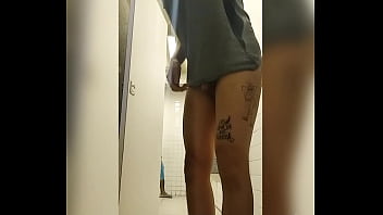 Preview 2 of Mam San Xxx Videos - Troquei de roupa no banheiro p&uacute_blico com a porta aberta e fui flagrado