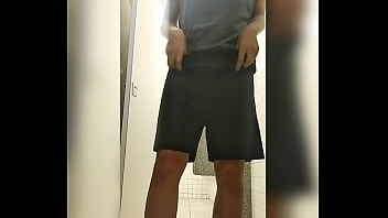 Preview 1 of Mam San Xxx Videos - Troquei de roupa no banheiro p&uacute_blico com a porta aberta e fui flagrado