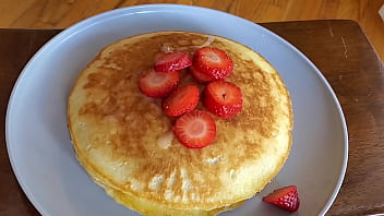 Preview 3 of Gosex Mom Pw - Starting 2023 with Hot Cum Strawberry Pancakes!