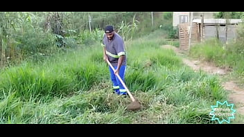 Preview 1 of Police Wala Bf New 2018 Hd - Meu vizinho jardineiro veio devolver a enchada e caiu de boca quando me flagrou batendo uma punheta completo no Red