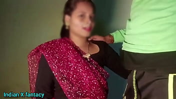 Preview 1 of Xnxx Indian Sexy Video - साड़ी में हॉट सेक्सी भाभी अपने देवर से उसके साथ ब्लोजॉब और सेक्स करने को कहती हैं