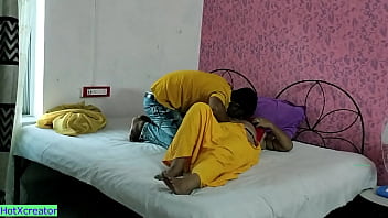 Preview 3 of Jefe Con Esposa - Indian Hot Bhabhi Sex with Unknown Young Boy! Plz Cum Inside