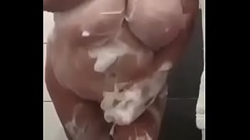 Preview 4 of Robot Mom Xxx Video - Mia moglie,  Stefania la tettona si insapona le mammelle e la figona